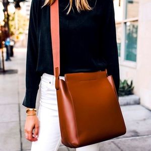 Everlane The Form Crossbody Bag - COGNAG